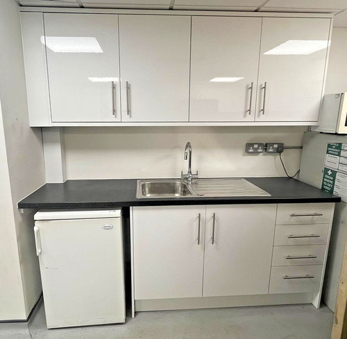 White gloss office tea point - white,